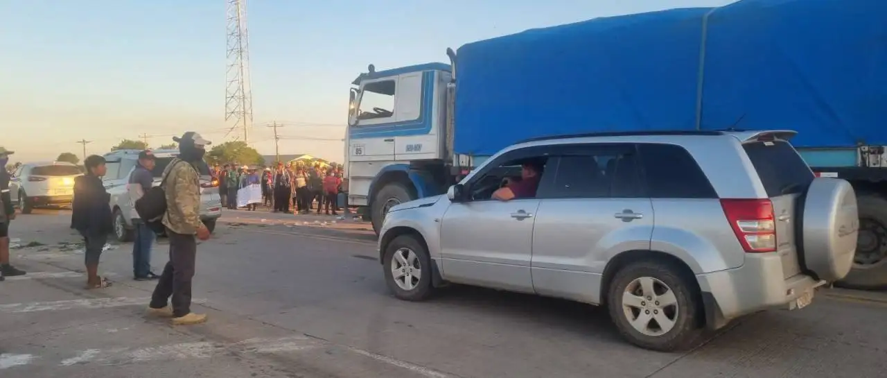 Contingente policial desbloquea la ruta Bioceánica, en Santa Cruz