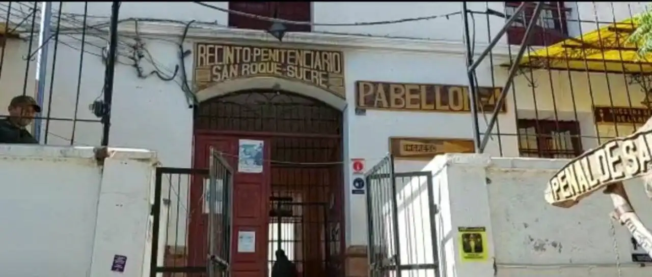 Un hombre apuñaló a su pareja delante de su exnovia