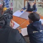 Tras inundaciones en Capinota, estudiantes pasan clases en el patio